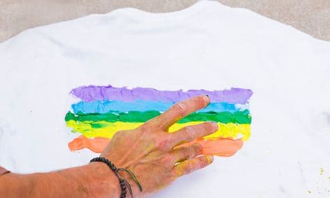 Learn how to do t-shirt painting at online art classes by FSM Buddy