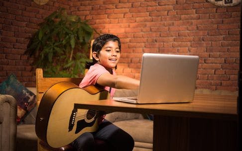 Internet as a Learning Environment for Guitar